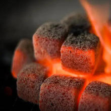 Lade das Bild in den Galerie-Viewer, HayatsGoodLife | Camping Cocos-Grillkohle Premium | 1 Kg