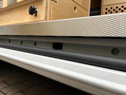 Kastenwagen Türstopper Installation Detailansicht